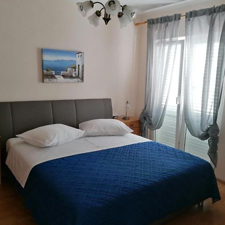 Apartment And Room Guscic Rab Town Exterior foto
